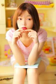 XXX摘花处破女另类HD